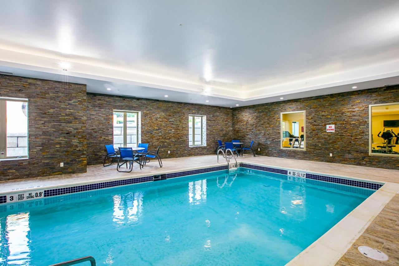 | Comfort Suites Fishkill near Interstate 84