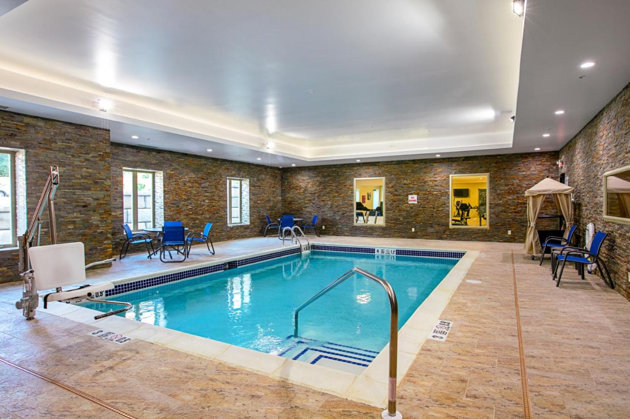 | Comfort Suites Fishkill near Interstate 84