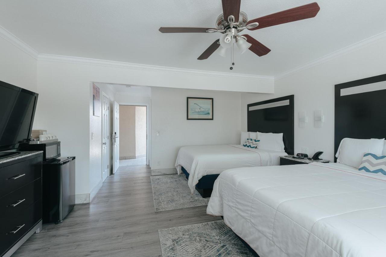 Deluxe Two Queen Bed Room - Upstairs, Non-Smoking, No Pets at Sea Air Inn & Suites - Downtown - Restaurant Row