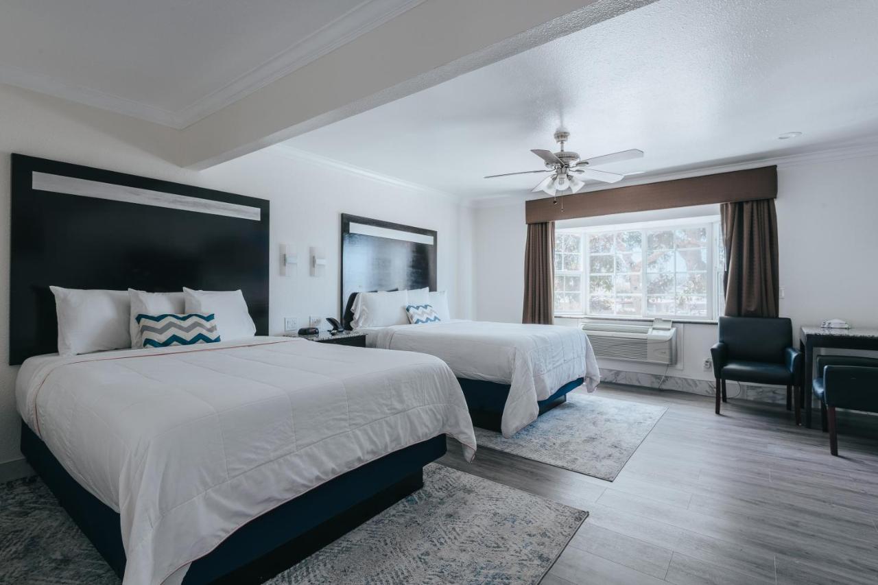 Deluxe Two Queen Bed Room - Upstairs, Non-Smoking, No Pets at Sea Air Inn & Suites - Downtown - Restaurant Row