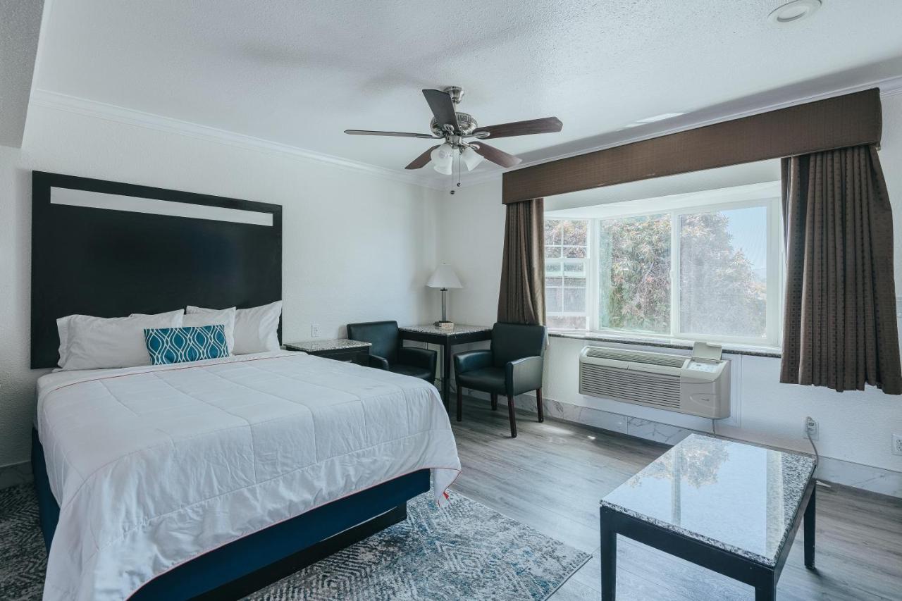 Deluxe Two Queen Bed Room Suite - Upstairs, Non-Smoking, No Pets at Sea Air Inn & Suites - Downtown - Restaurant Row