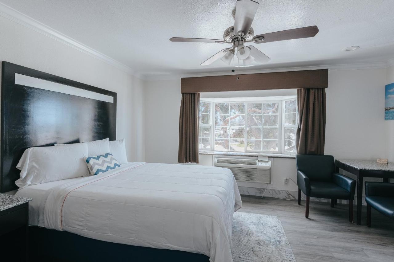 Deluxe Two Queen Bed Room - Upstairs, Non-Smoking, No Pets at Sea Air Inn & Suites - Downtown - Restaurant Row