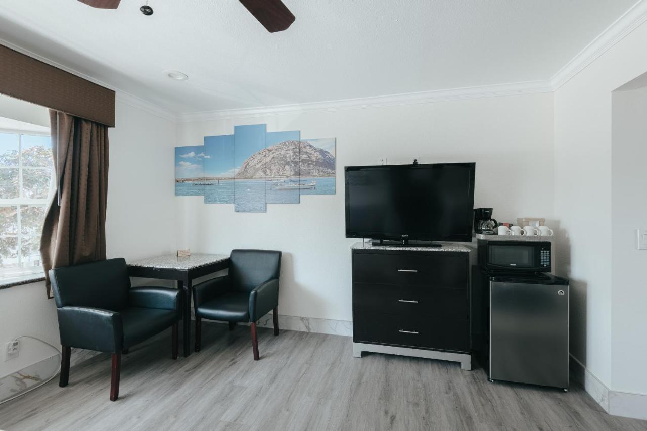 Deluxe Two Queen Bed Room - Upstairs, Non-Smoking, No Pets at Sea Air Inn & Suites - Downtown - Restaurant Row