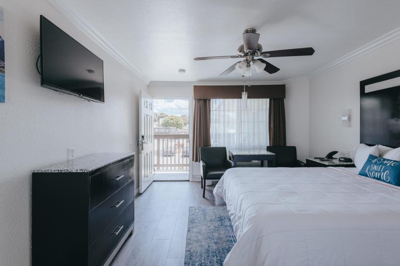 Deluxe Partial View Queen Room - Upstairs, Non-Smoking, No Pets at Sea Air Inn & Suites - Downtown - Restaurant Row