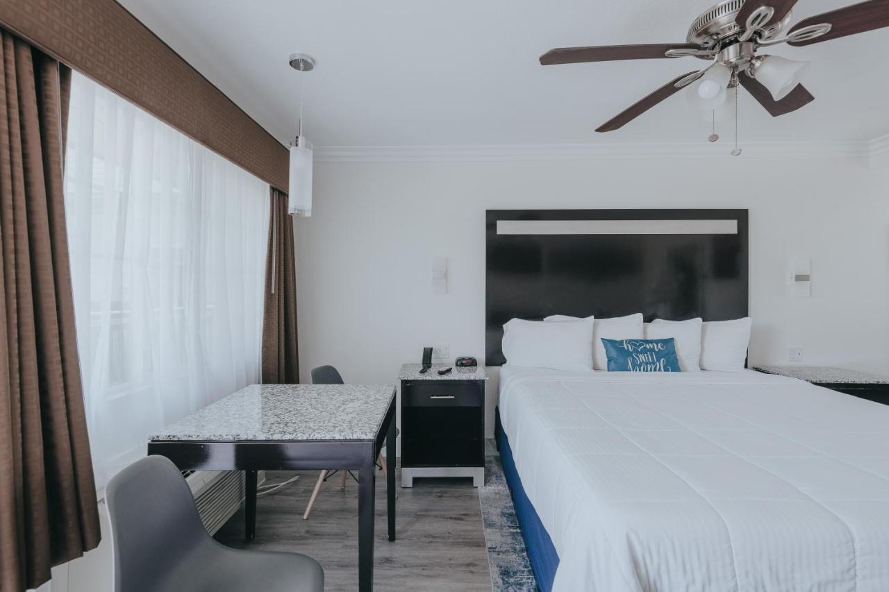 Deluxe Partial View King Room - Upstairs, Non-Smoking, No Pets at Sea Air Inn & Suites - Downtown - Restaurant Row