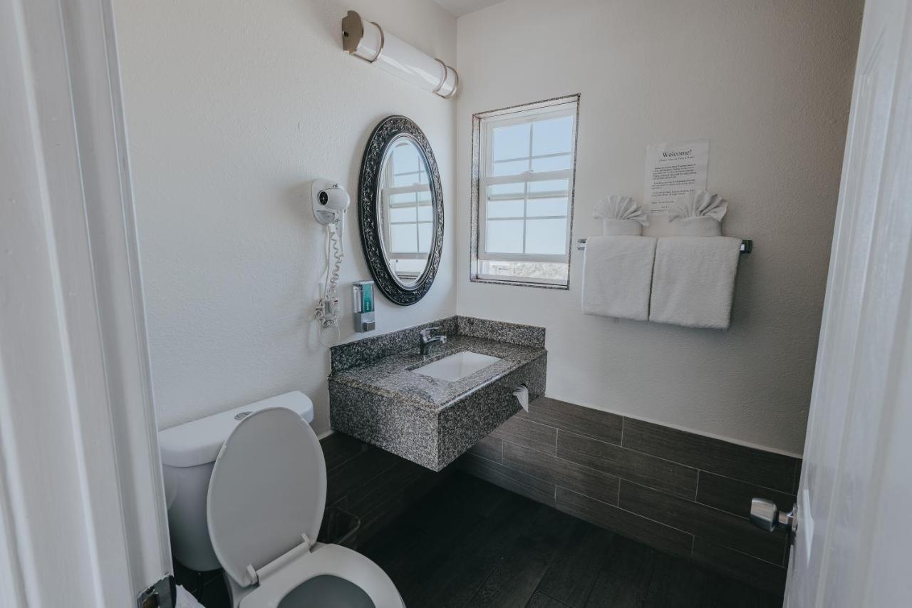 Deluxe Partial View Queen Room - Upstairs, Non-Smoking, No Pets at Sea Air Inn & Suites - Downtown - Restaurant Row