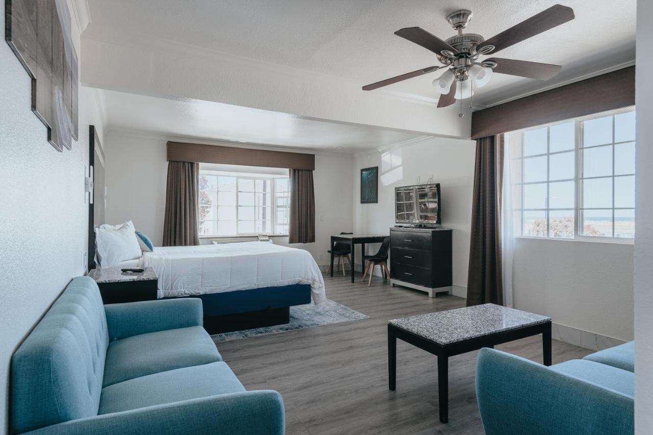 Deluxe Ocean View King Suite - Upstairs, Non-Smoking, No Pets at Sea Air Inn & Suites - Downtown - Restaurant Row