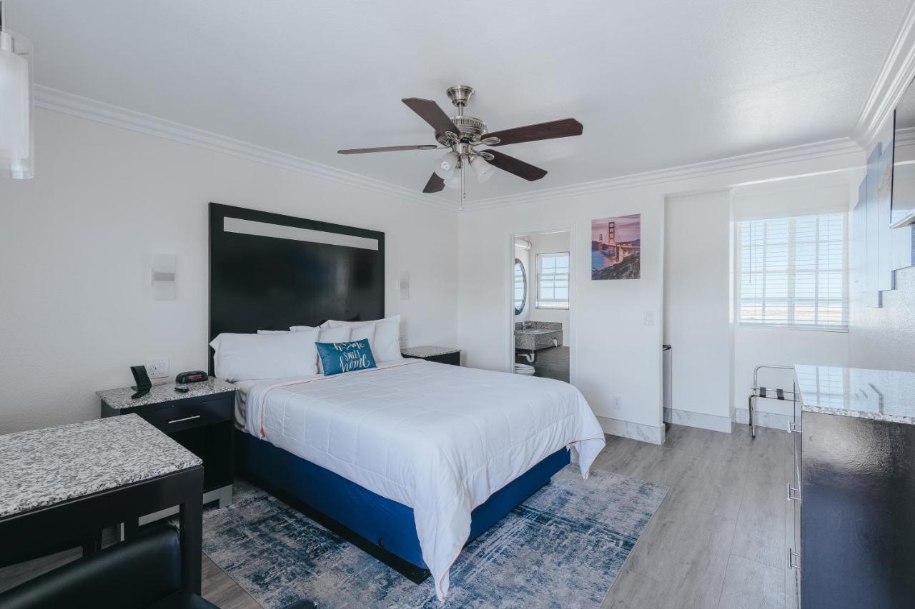 Deluxe Partial View Queen Room - Upstairs, Non-Smoking, No Pets at Sea Air Inn & Suites - Downtown - Restaurant Row