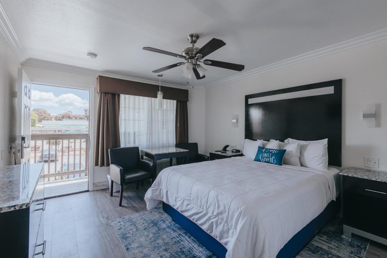 Deluxe Partial View Queen Room - Upstairs, Non-Smoking, No Pets at Sea Air Inn & Suites - Downtown - Restaurant Row