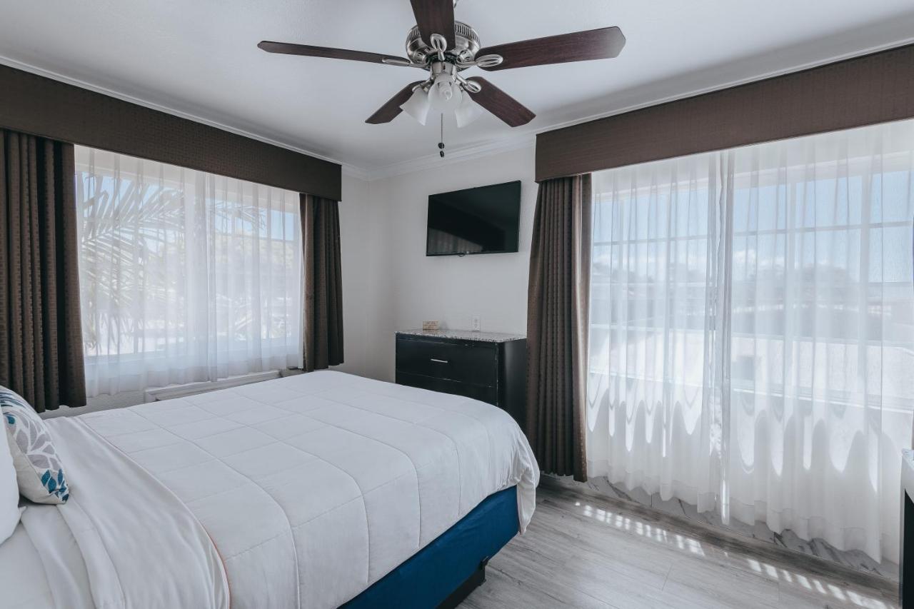 Deluxe Family Suite - Upstairs, Non-Smoking, No Pets at Sea Air Inn & Suites - Downtown - Restaurant Row