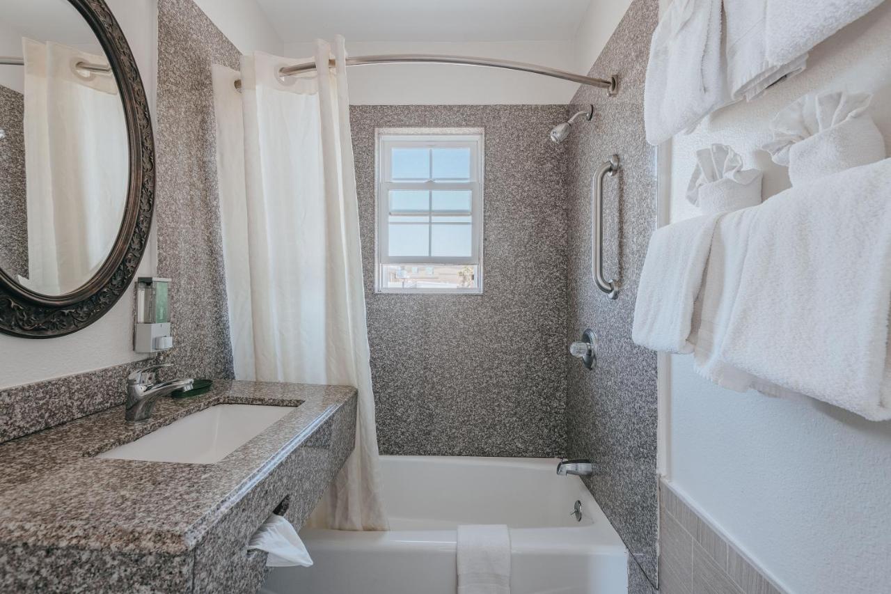 Deluxe Family Suite - Upstairs, Non-Smoking, No Pets at Sea Air Inn & Suites - Downtown - Restaurant Row