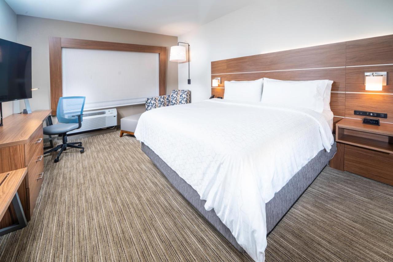 King Room - Mobility Accessible/Non-Smoking at Holiday Inn Express & Suites Rock Hill by IHG