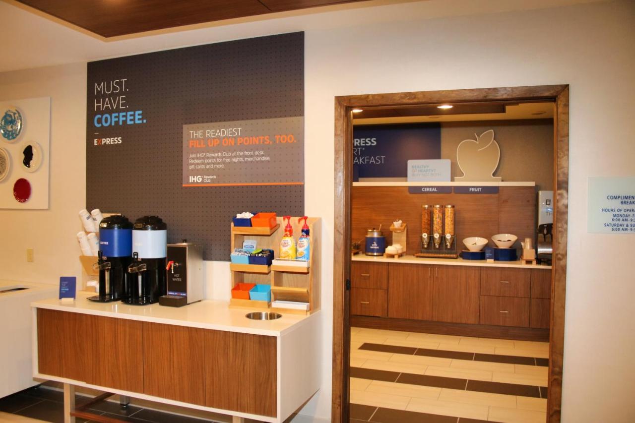 | Holiday Inn Express, an IHG Hotel