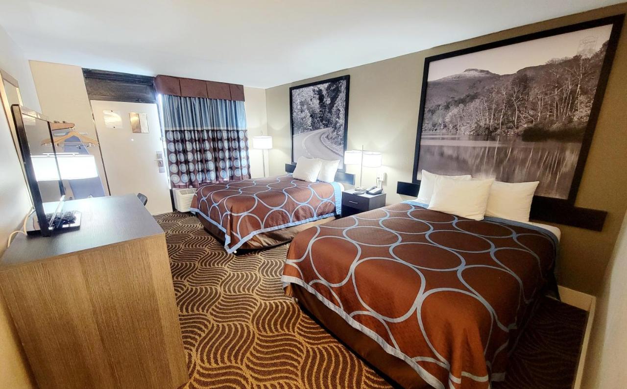 Double Room with Two Double Beds - Smoking at Super 8 by Wyndham Marion NC