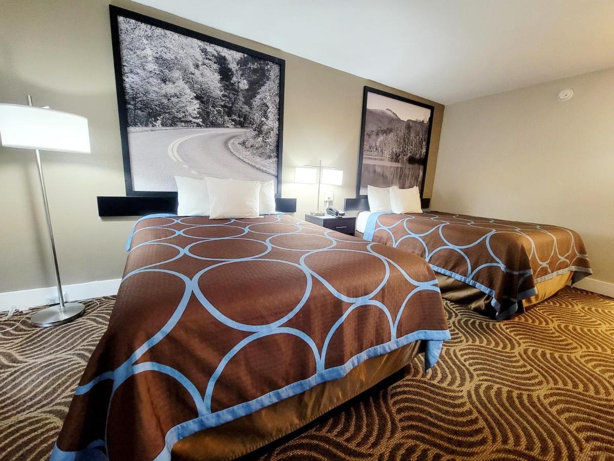 Double Room with Two Double Beds - Smoking at Super 8 by Wyndham Marion NC