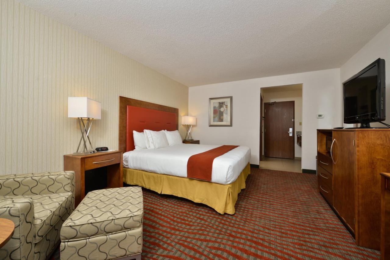 | Holiday Inn Express Boston/Milford Hotel, an IHG Hotel