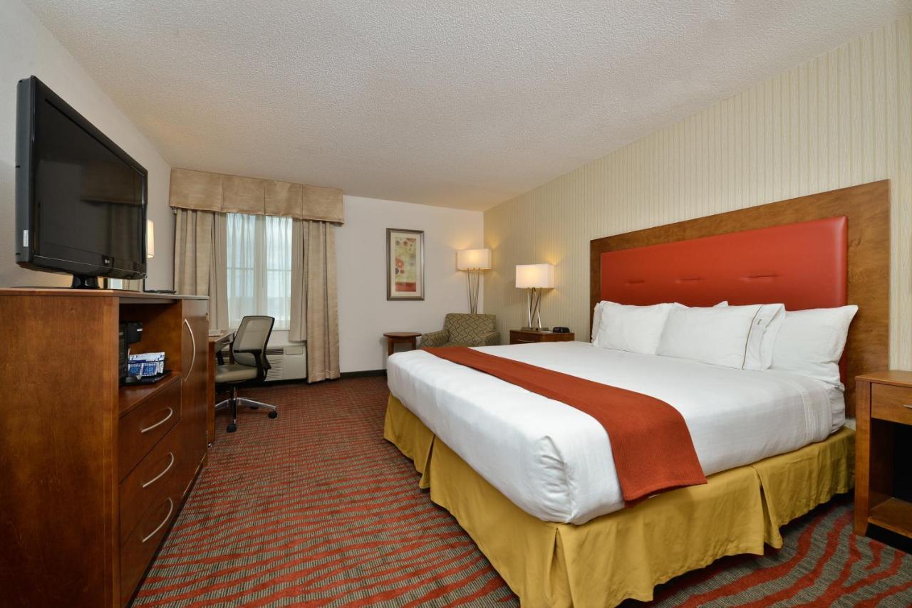| Holiday Inn Express Boston/Milford Hotel, an IHG Hotel