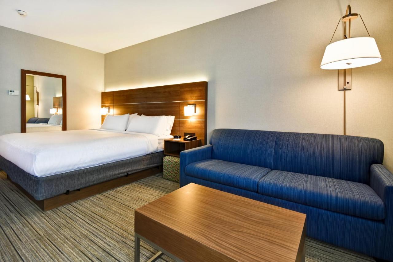 | Holiday Inn Express Newport North - Middletown, an IHG Hotel