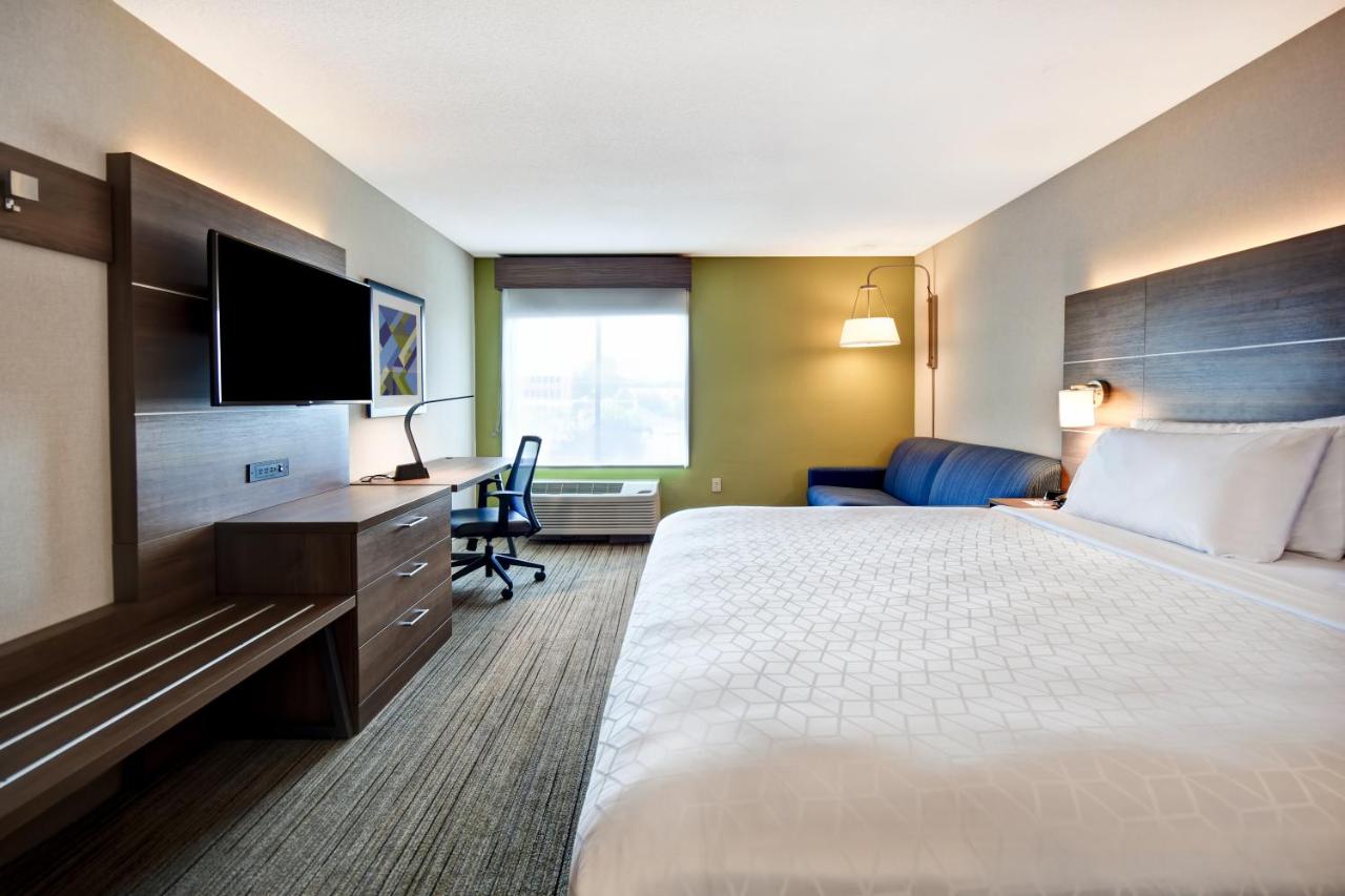 | Holiday Inn Express Newport North - Middletown, an IHG Hotel