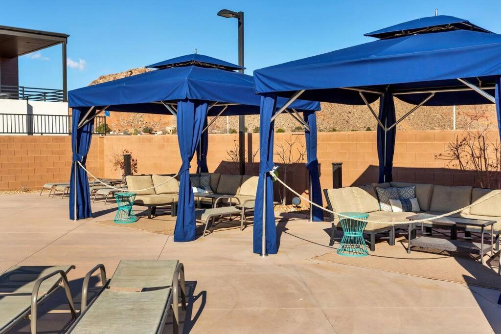 | Resort Villa 4 - LUXURY VILLA, POOL VIEW, GAMES GALORE, TOP LEVEL! YEAR ROUND HEATED POOL & HOT TUB!