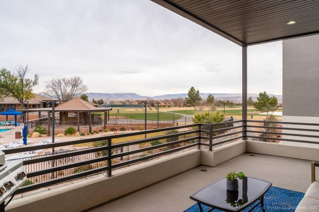 | Resort Villa 4 - LUXURY VILLA, POOL VIEW, GAMES GALORE, TOP LEVEL! YEAR ROUND HEATED POOL & HOT TUB!