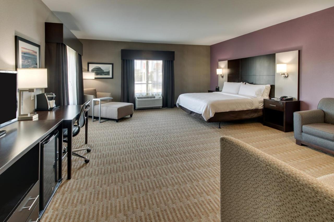 | Holiday Inn Express & Suites Cheektowaga North East, an IHG Hotel