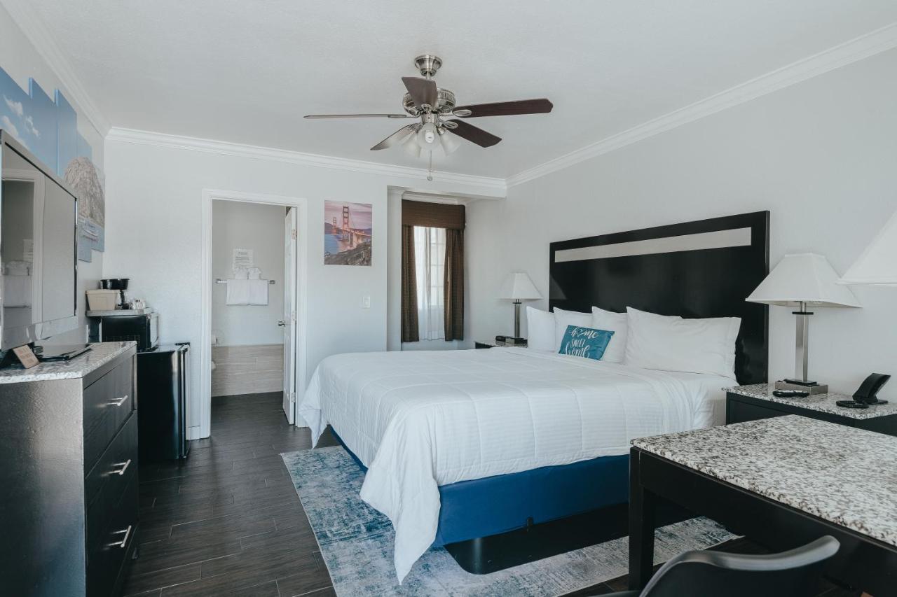 Deluxe King Room - Downstairs, Non-Smoking, No Pets at Sea Air Inn & Suites - Downtown - Restaurant Row