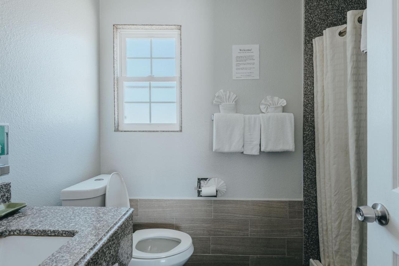 Deluxe Two Double Bed Room - Downstairs, Non-Smoking, No Pets at Sea Air Inn & Suites - Downtown - Restaurant Row