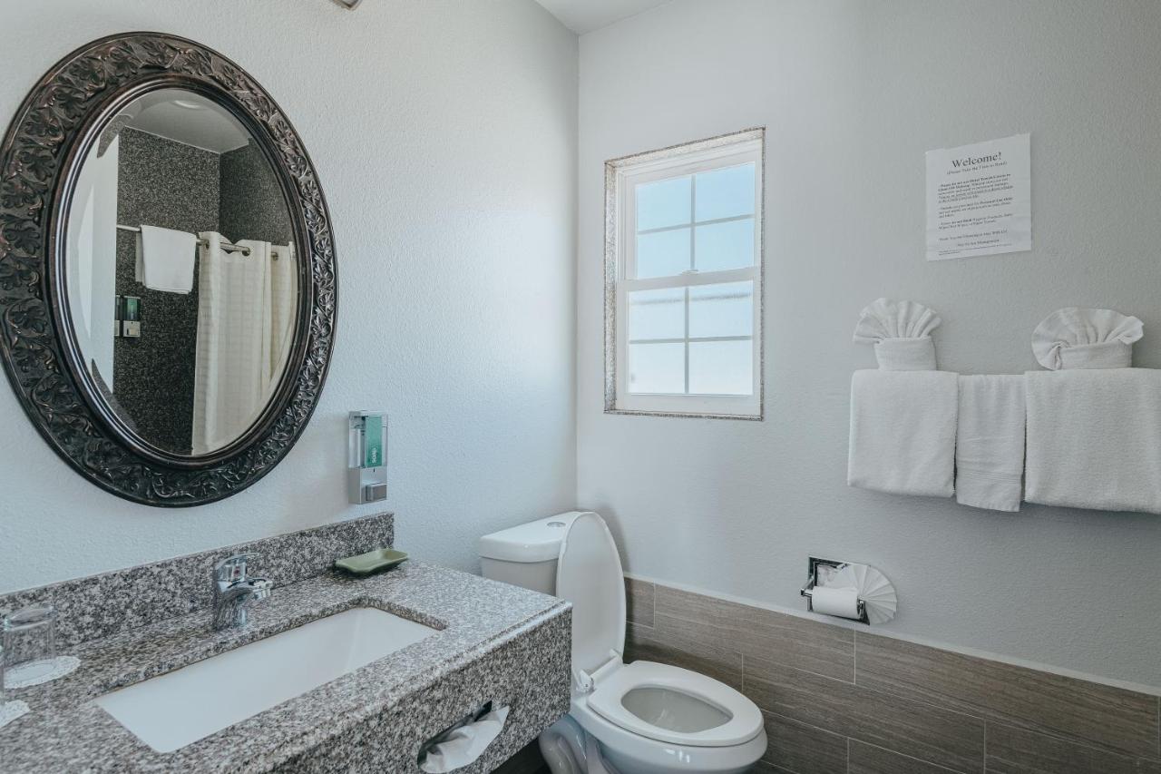 Deluxe Two Double Bed Room - Downstairs, Non-Smoking, No Pets at Sea Air Inn & Suites - Downtown - Restaurant Row