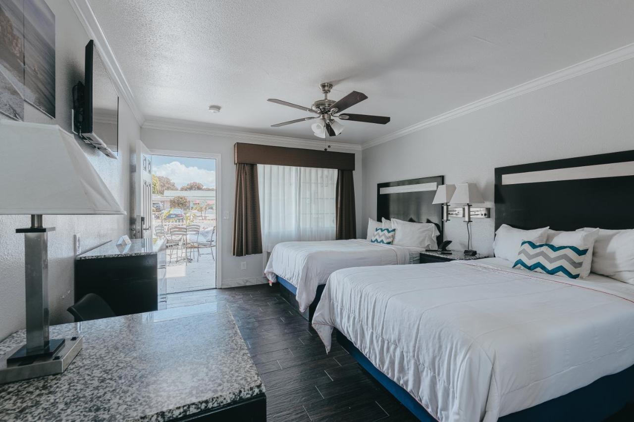 Deluxe Two Double Bed Room - Downstairs, Non-Smoking, No Pets at Sea Air Inn & Suites - Downtown - Restaurant Row