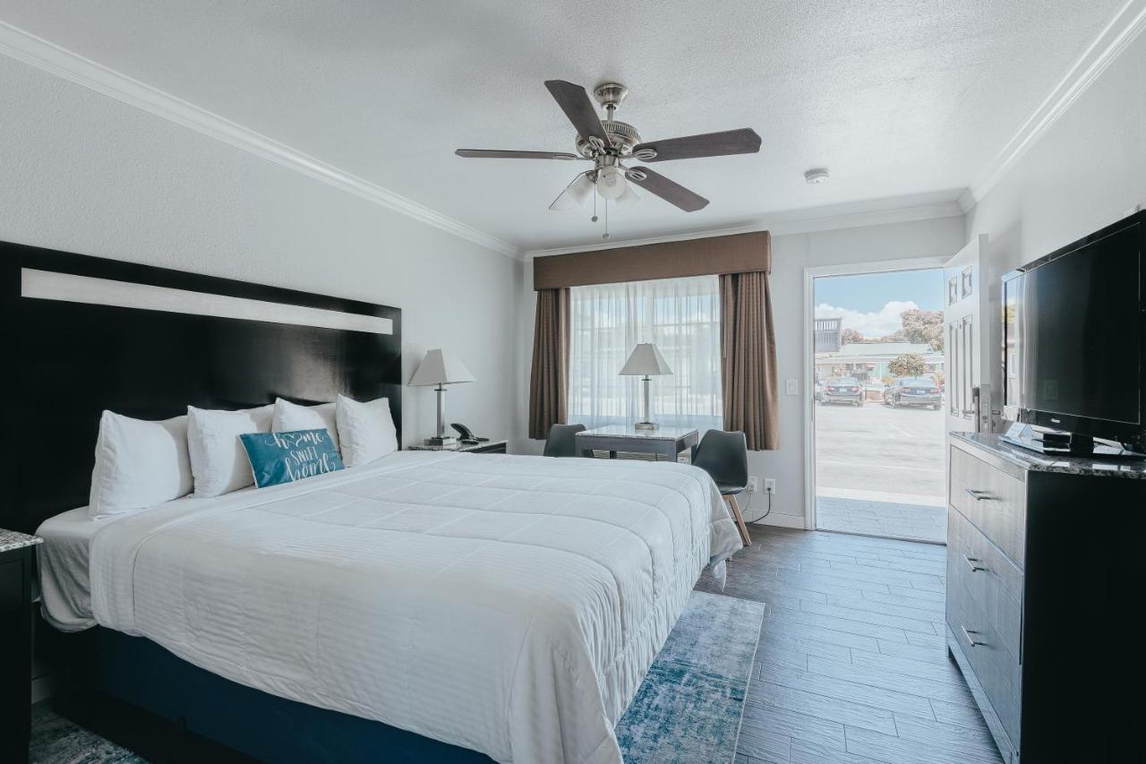 Deluxe King Room - Downstairs, Non-Smoking, No Pets at Sea Air Inn & Suites - Downtown - Restaurant Row