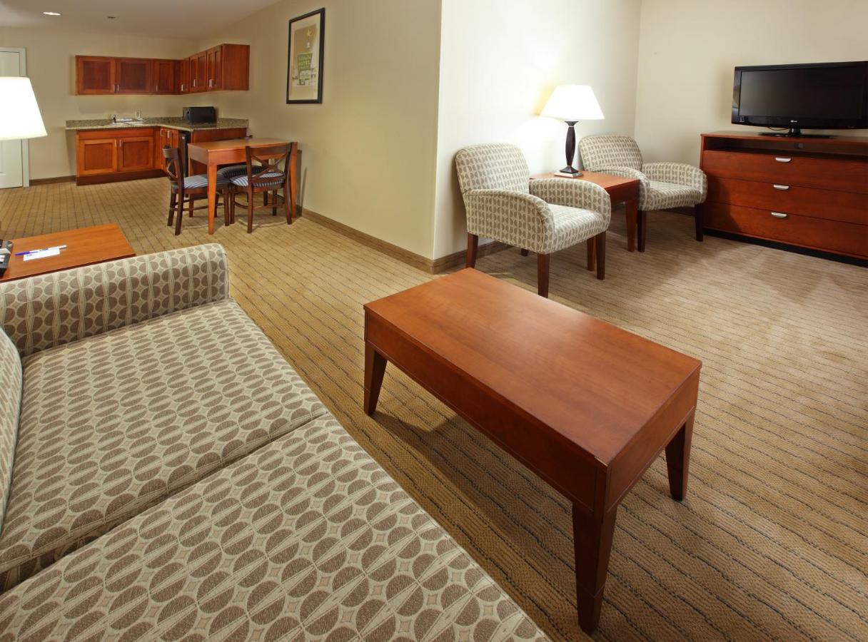  | Holiday Inn Express Inn & Suites Searcy