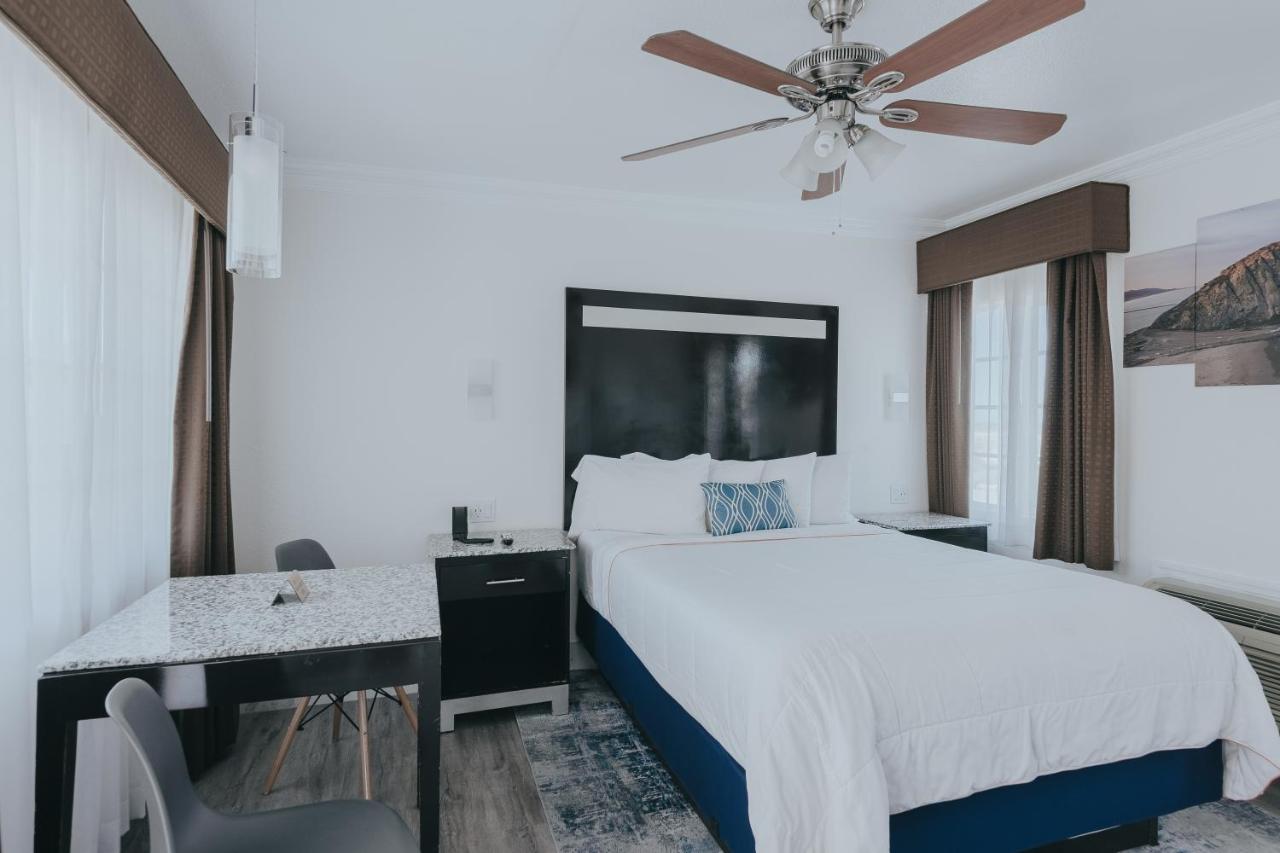 Deluxe Queen Room - Non-Smoking, No Pets at Sea Air Inn & Suites - Downtown - Restaurant Row