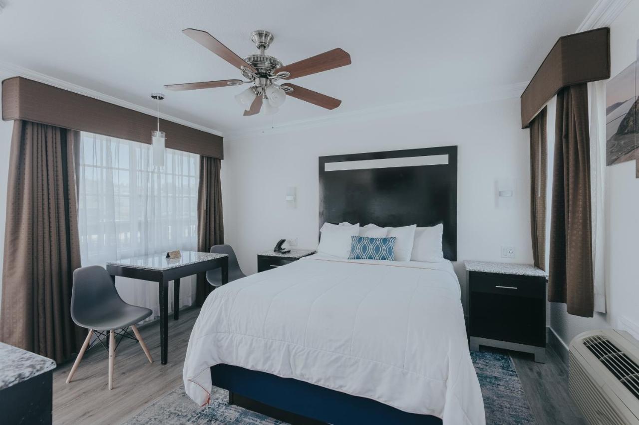 Deluxe Queen Room - Non-Smoking, No Pets at Sea Air Inn & Suites - Downtown - Restaurant Row