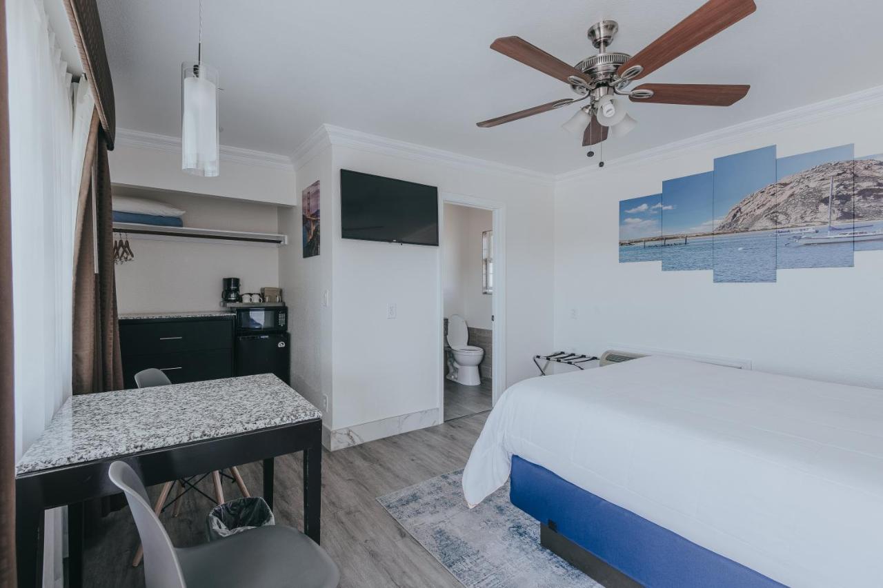 Deluxe Queen Room - Non-Smoking, No Pets at Sea Air Inn & Suites - Downtown - Restaurant Row