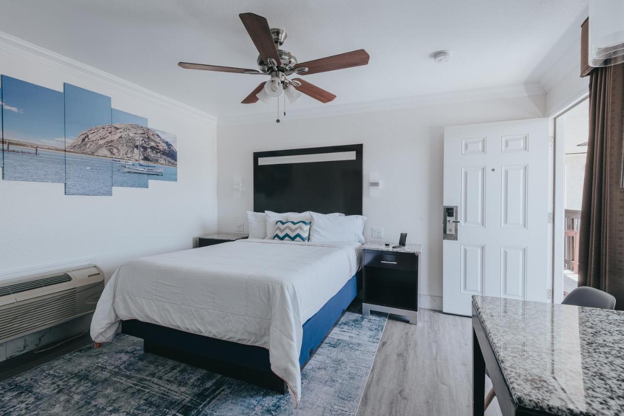 Deluxe Queen Room - Non-Smoking, No Pets at Sea Air Inn & Suites - Downtown - Restaurant Row