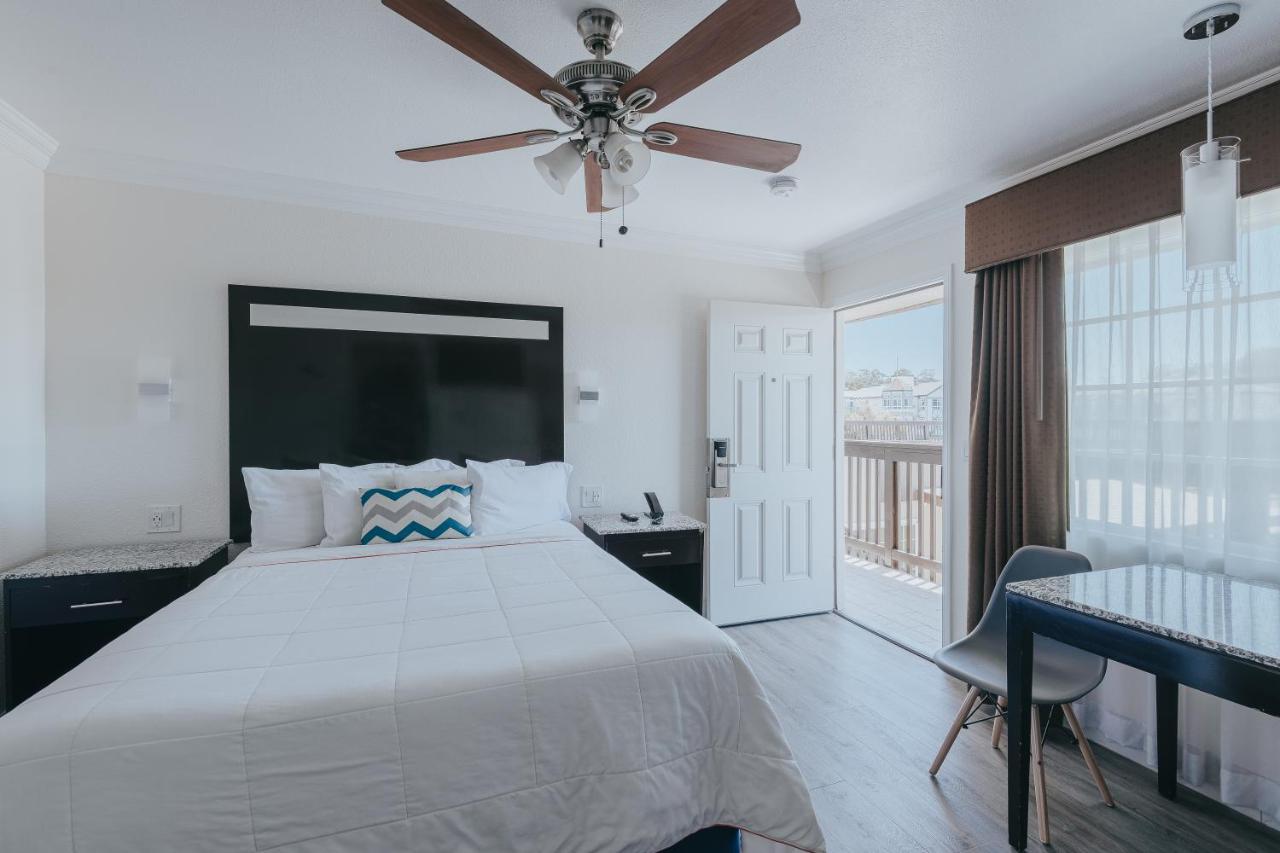 Deluxe Queen Room - Non-Smoking, No Pets at Sea Air Inn & Suites - Downtown - Restaurant Row