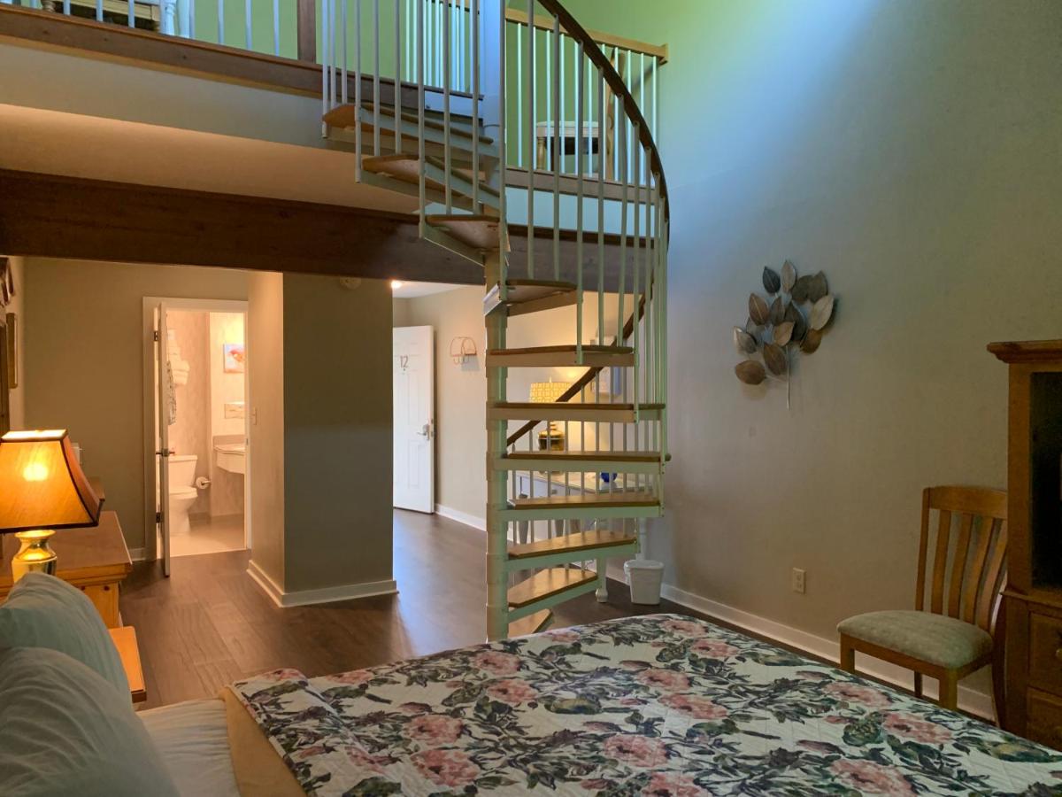 Junior Suite with Balcony at Woodbridge Inn & Tavern