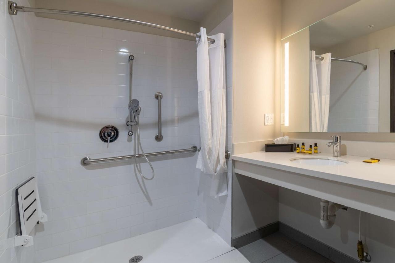 King Room - Disability Access at Best Western Plus Tacoma Hotel