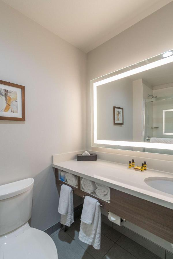 Queen Room with Two Queen Beds - Disability Access at Best Western Plus Tacoma Hotel