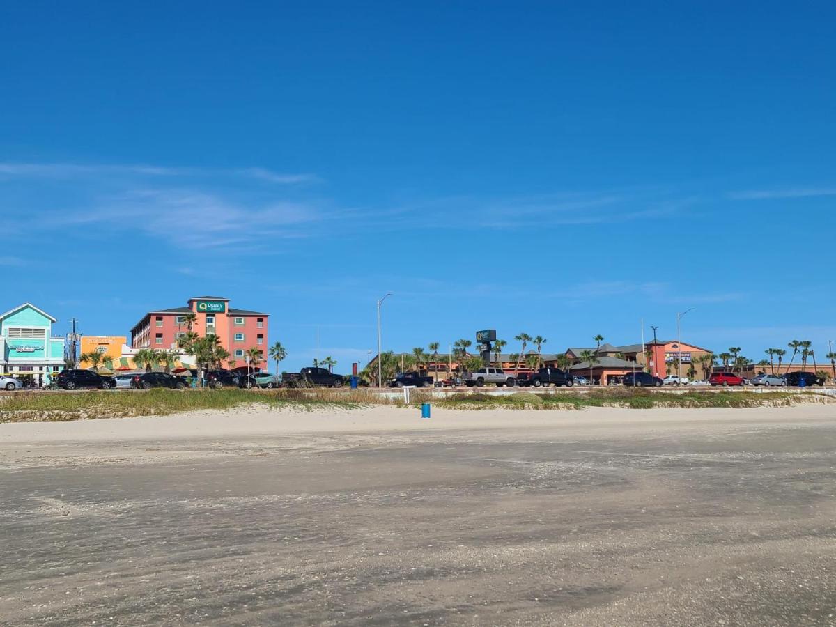  | Beachfront Palms Hotel