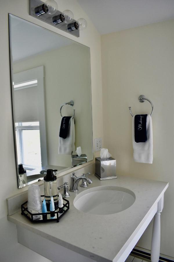 Deluxe Double Room at East Wind Inn on the Water