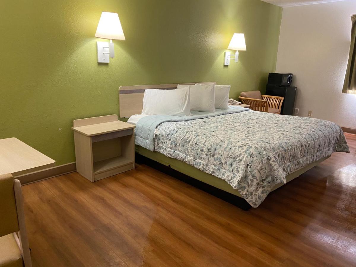 | EVANSTON INN at exit 6