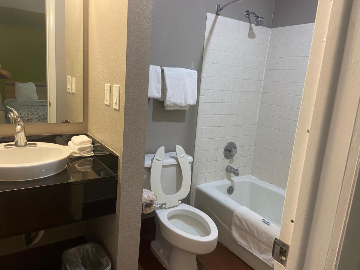 | EVANSTON INN at exit 6