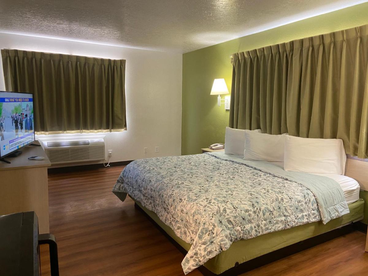 | EVANSTON INN at exit 6