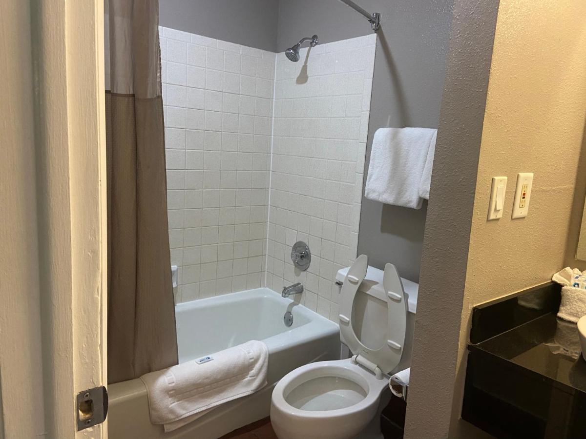 | EVANSTON INN at exit 6