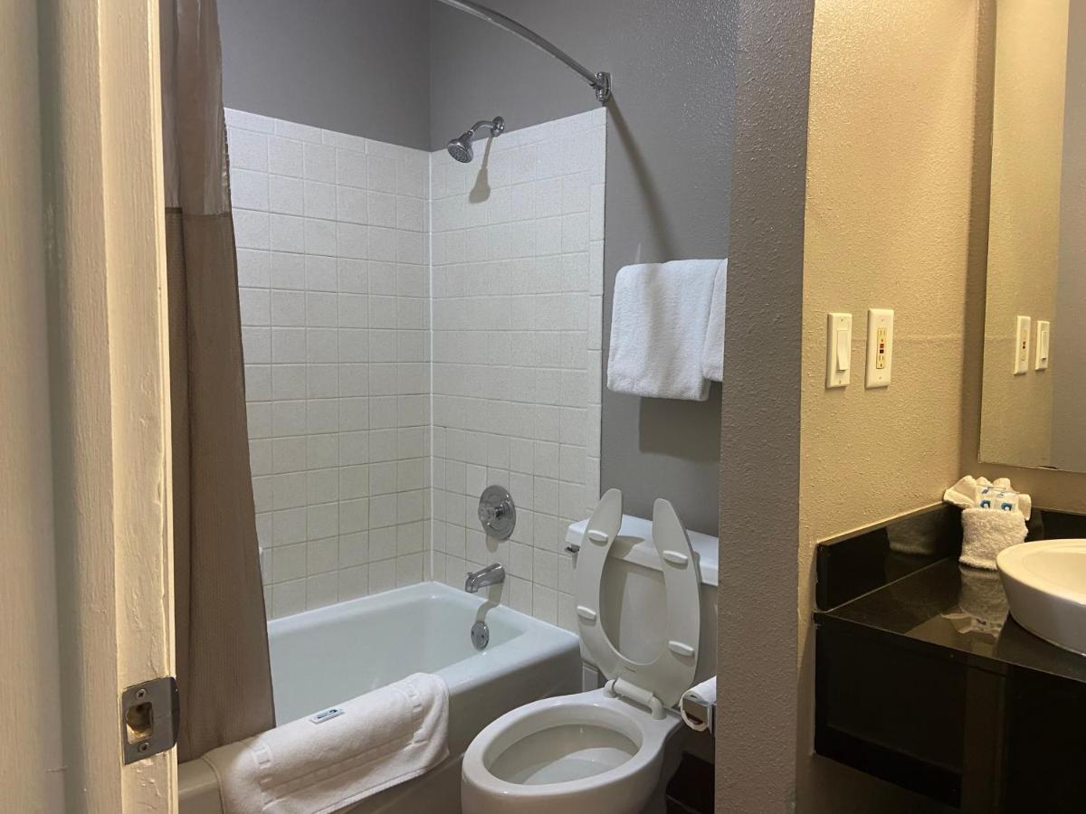 | EVANSTON INN at exit 6
