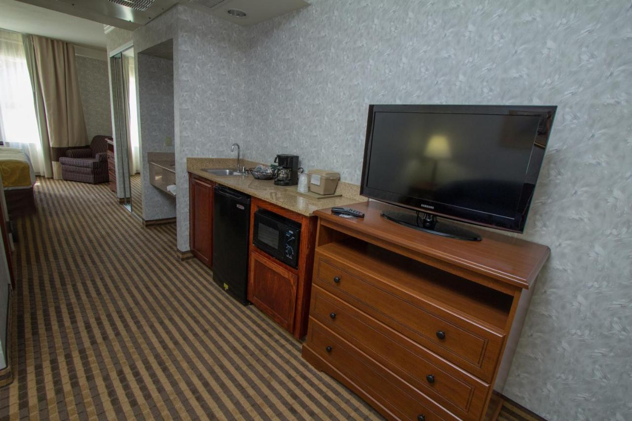 Queen Suite with Two Queen Beds - Non-Smoking at Comfort Suites Visalia Convention Center