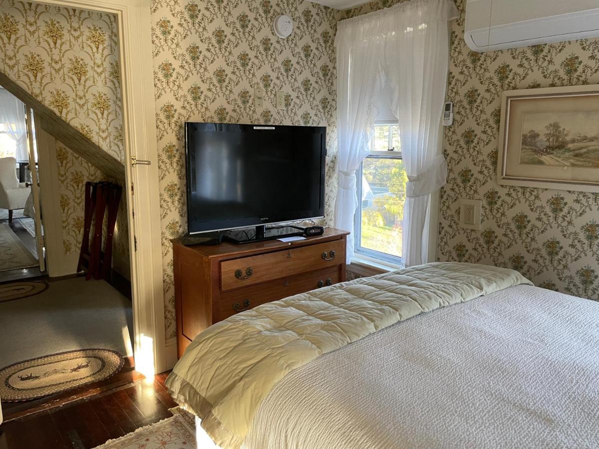  | Moseley Cottage Inn and The Town Motel