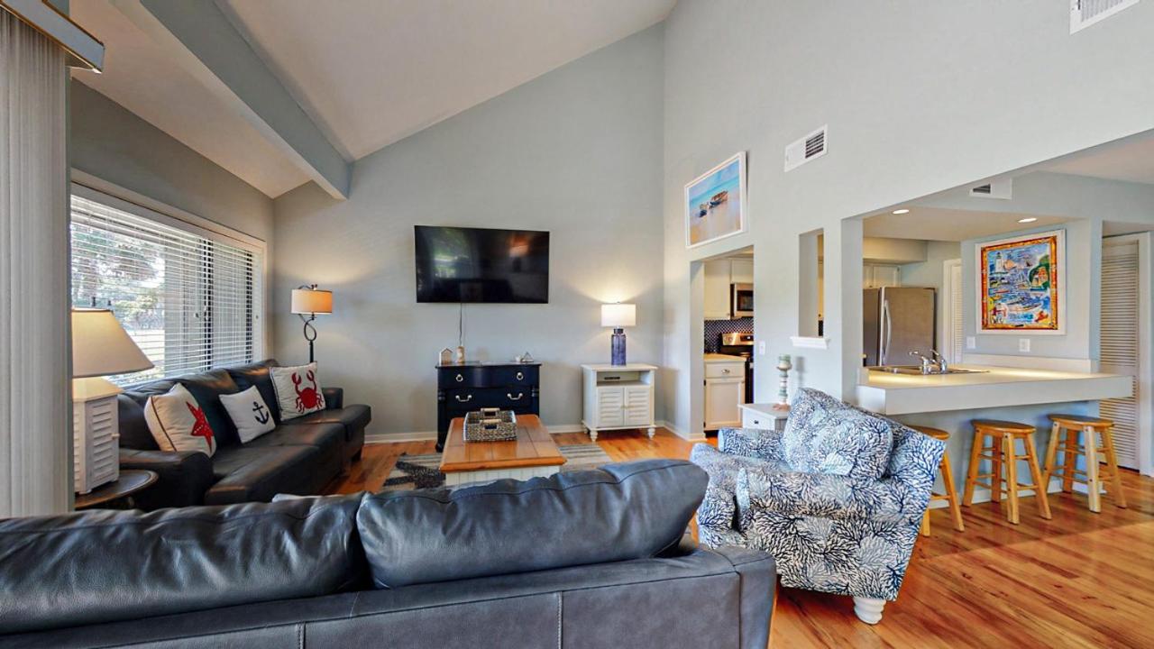  | 272 Turnberry Village